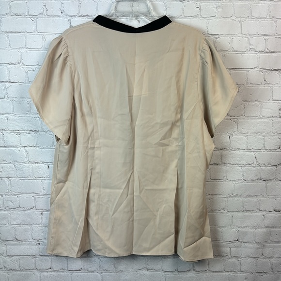 BloomChic Tan & Black Contrast Trim Split Petal Sleeve Blouse Plus Size 2X - Picture 6 of 6